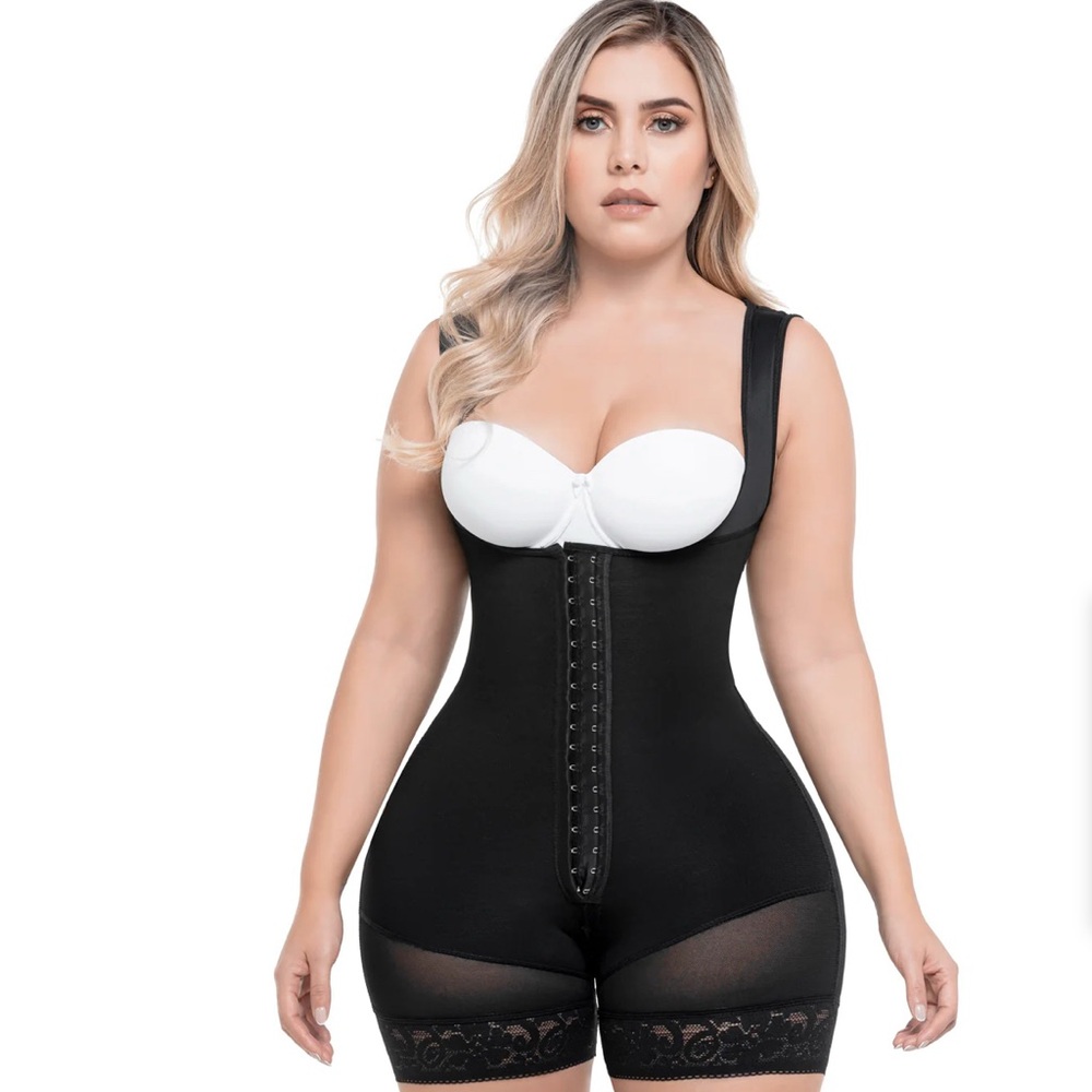 Colombian Faja – Postpartum, Butt-Lifting, Open Bust, Mid-Thigh